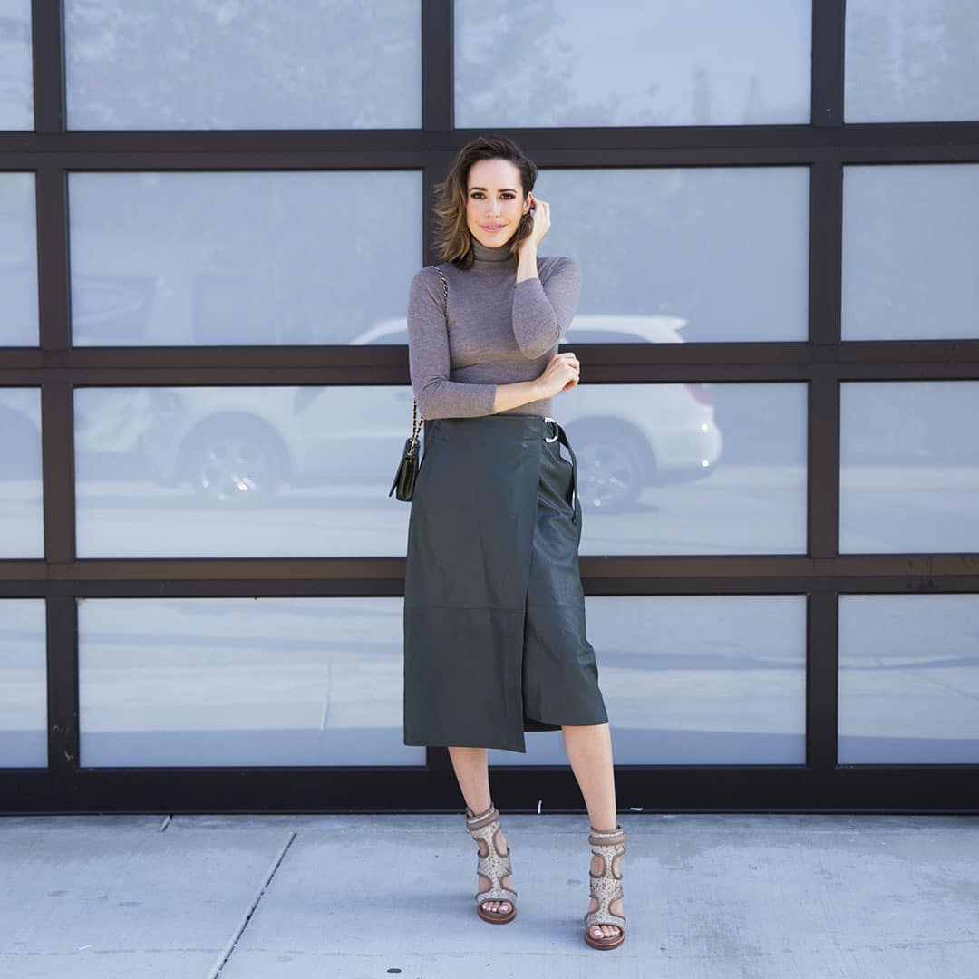 People SHOCKED to discover how influencers tuck sweaters into skirts