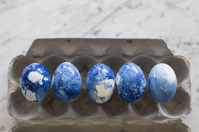 Louise Roe | Chic Marbled Easter Eggs | Pretty DIY and Hostess Tips | Front Roe blog 3
