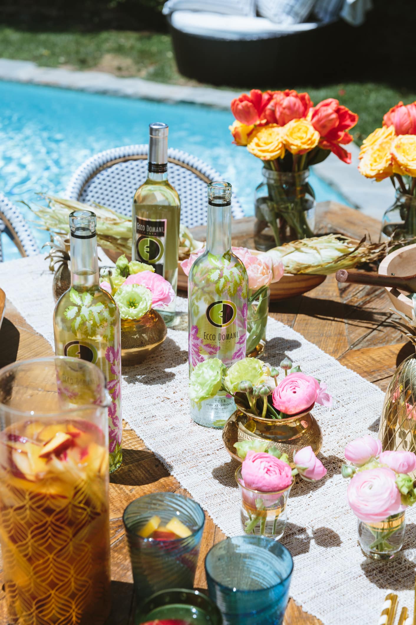 Louise Roe Slim Aarons inspired summer party decorations with Ecco Domani wine
