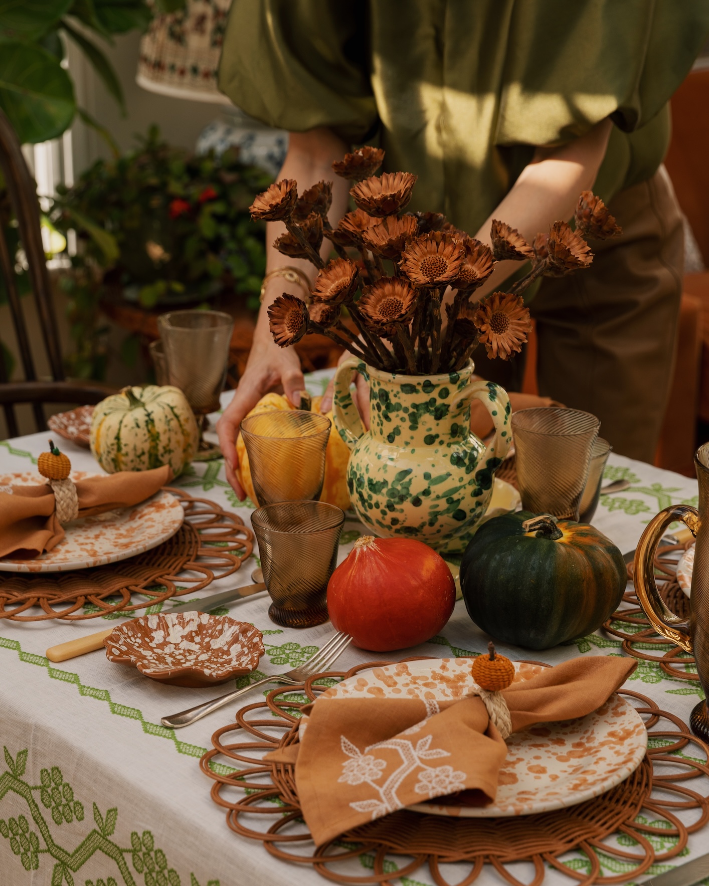 Louise Roe - A non spooky halloween tablescape