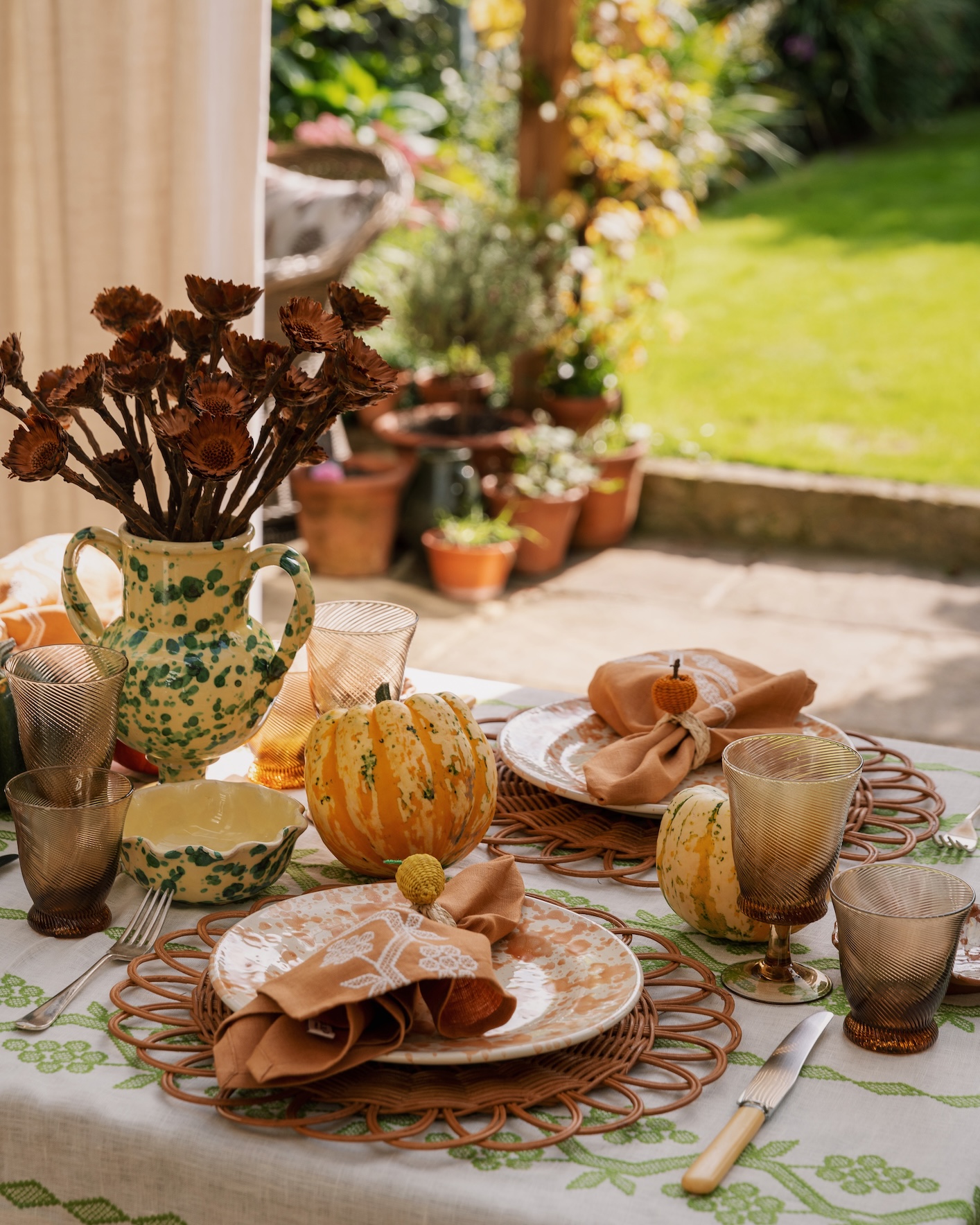 Louise Roe - A non spooky halloween tablescape